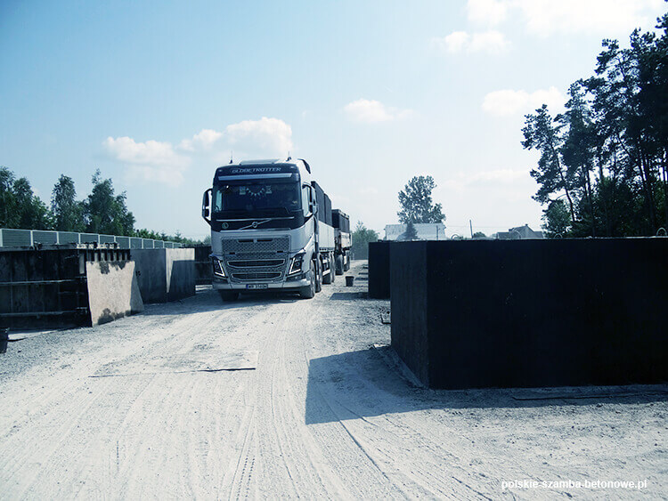 Transport szamb betonowych  w Bieruniu